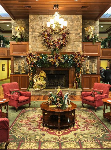 7 Cheery Reasons To Stay At The Inn At Christmas Place In Pigeon Forge