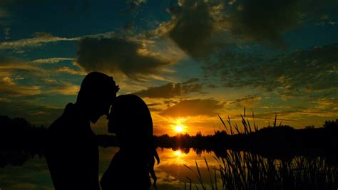 🥇 Imagen De Pareja Al Atardecer 【foto Gratis】 100010054