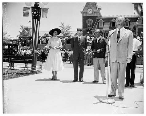 Pictures Of Disneyland In The Opening Day On July 17 1955 Disneyland