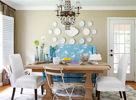 Dining room plate wall decor | dining room walls, plates. Decorative Plates on the Wall of the Dining Room - Small ...