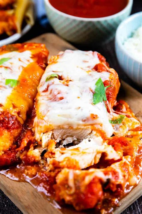 These easy chicken recipes are some of our favorite healthy crockpot meals! Crockpot Chicken Parmesan | EASY GOOD IDEAS