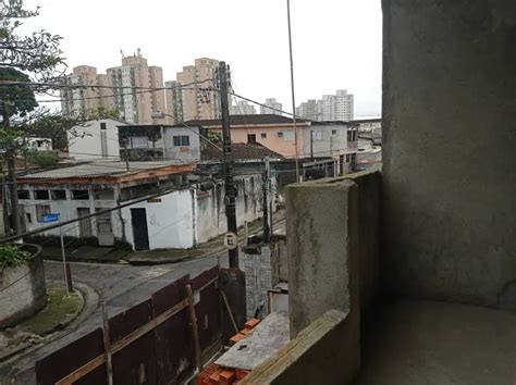 Casa de Condomínio na Rua Miguel Guerra 100 Areia Branca em Santos