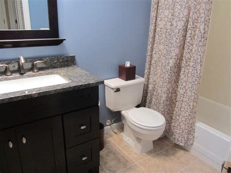 Creative small bathroom remodel ideas for under $200 total! Small Bathroom Remodel on a Budget | Future Expat