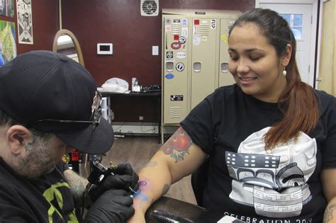 Survivors Moms Get Tattoos For Suicide Prevention Ap News