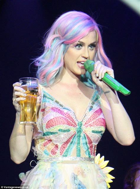 Katy Perry Switches Nine Outfits On First Night Of Prismatic World Tour In Belfast Katy Perry