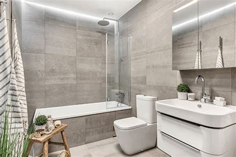 Дизайн ванной комнаты в современном стиле 72 фото идеи интерьеров