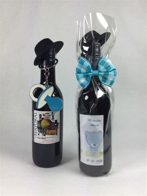 Un cohete hecho con una botella es divertido y sencillo de hacer. Vino tinto con llavero chupete azul decorado ...