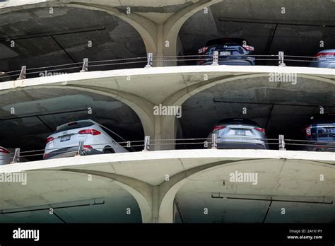 Parking Garage Marina City Chicago Hi Res Stock Photography And Images