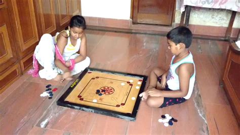 How To Play Carrom Board Game India Amazing Games Youtube