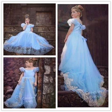 La robe col claudine, tenue favorite de la princesse charlotte. Costume de princesse la belle bleu pour petite fille robe ...