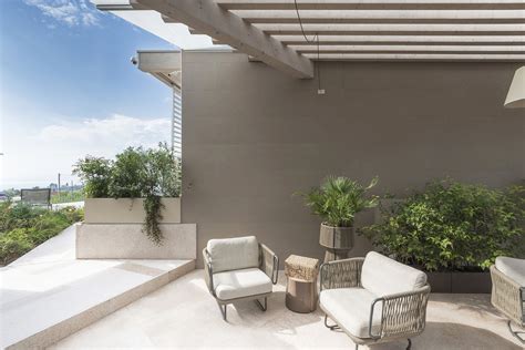 Eine oase der ruhe zwischen den weinbergen und hügeln in venetien: San Colombano Suites - Porcelain tiles and Kerlite for ...