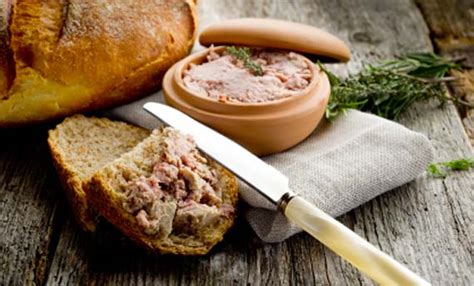 Tre modi per fare crostini. Crostini toscani con patè di fegatini di pollo, la ricetta ...