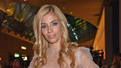 Na dann sind wir mal gespannt, auf seinen neuesten kinofilm „klassentreffen 1.0. Til Schweigers Co-Star ist jetzt nackt auf dem Playboy ...