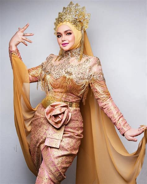 Dato Sri Siti Nurhaliza Wearing A Custom Royal Gold Puteri Perak Inspired Piece Rizmanruzaini