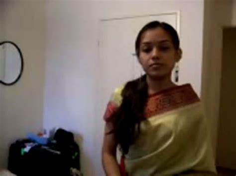 Cute Reena Hot Show Saree Removing Video