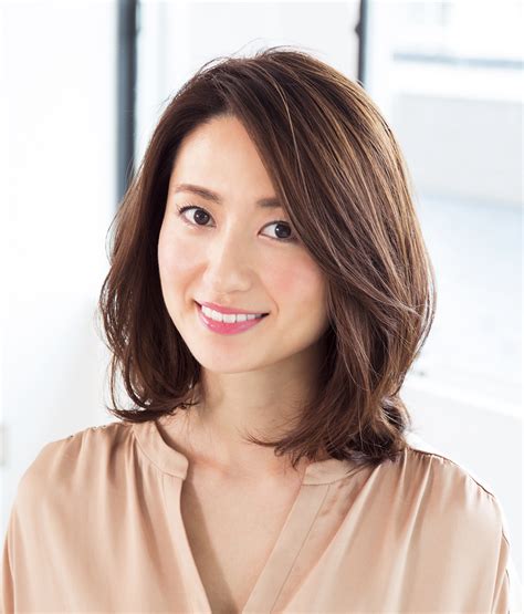 柔らかな印象を醸し出す、ワンレンベースのミディアムヘア【40 ...