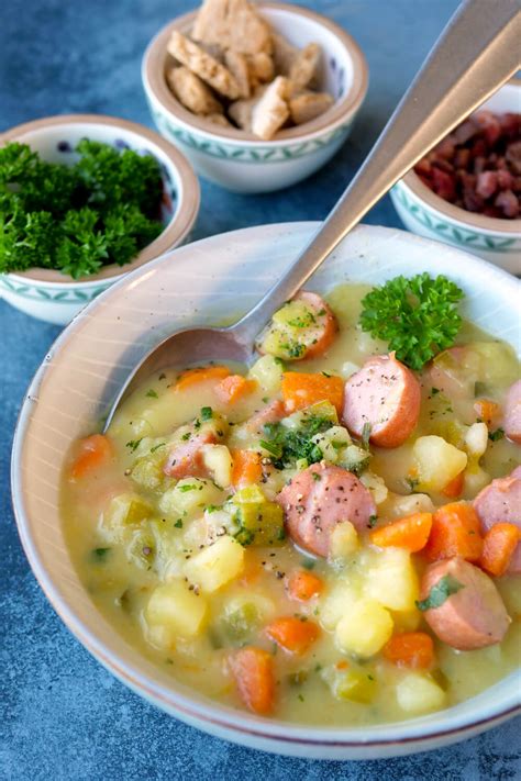 Kartoffelsuppe mit Würstchen nach Omas Rezept