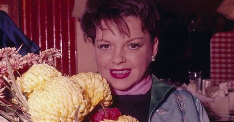 Judy Garland Needed Coaxing With Pills To Perform During Drug And Alcohol Addiction Mirror Online