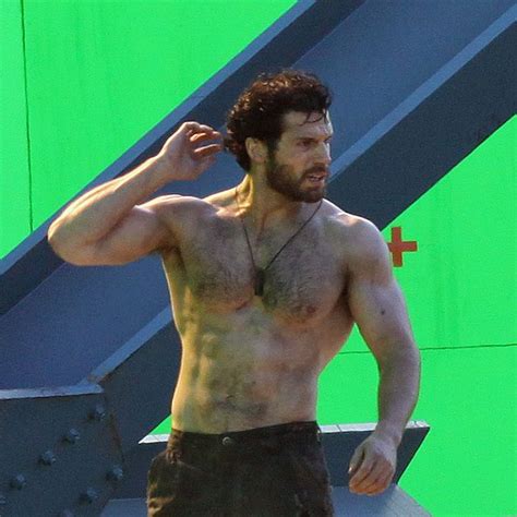 Times When Henry Cavil Showed Off His Muscular Body