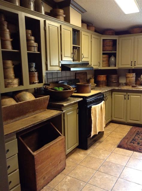 Given the fact that this room is the heart of your home and where the majority of eating and entertaining takes place, walking into it should evoke joy and energy. Primitive Kitchen | Country kitchen, Primitive decorating country