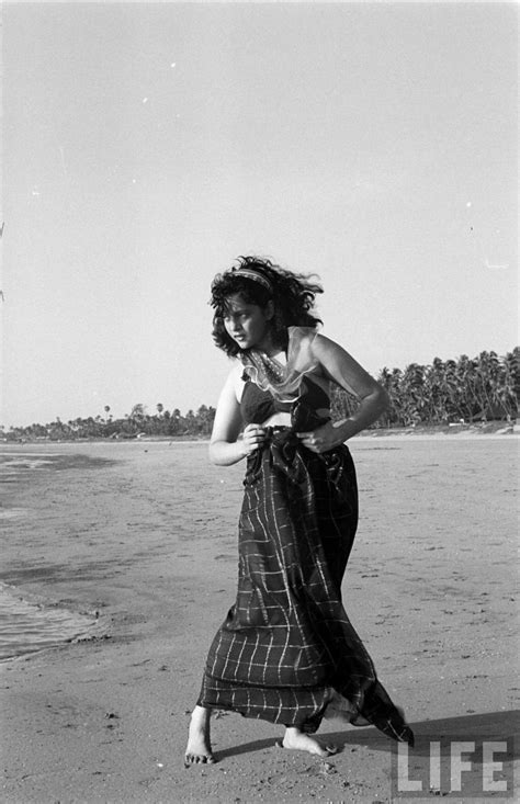 Nalini Jaywant Hindi Movie Star Sea Beach Photoshoot 1951 Old Indian Photos