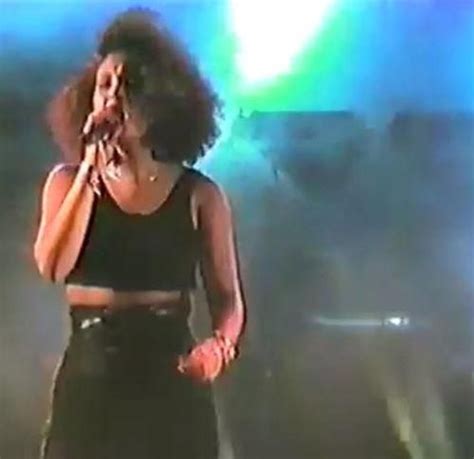 15 Times Selena Quintanilla Proudly Rocked Her Curls Selena Curly