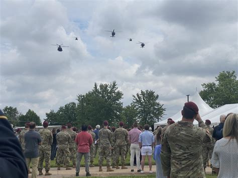Memorial flyover. : r/aviation