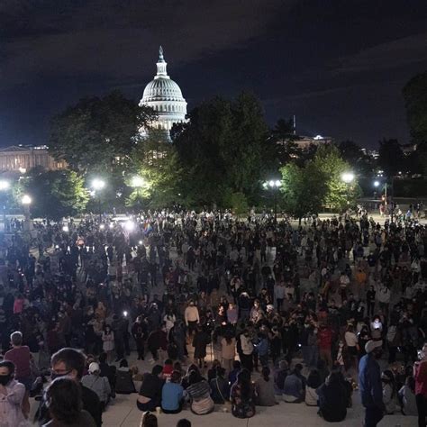 Cnnさんのインスタグラム写真 Cnninstagram 「mourners Gathered And Created Memorials In Washington Dc This