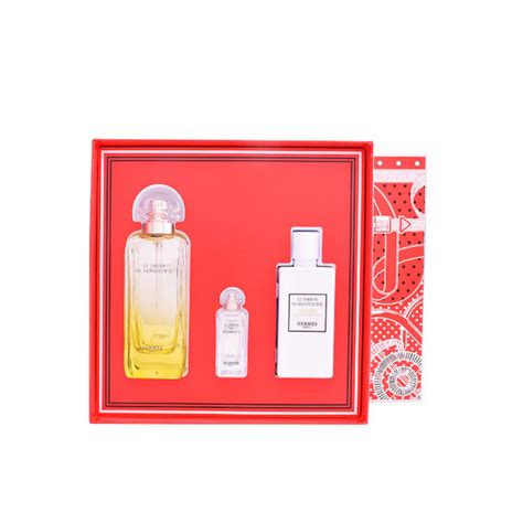 « je me suis souvenu de l'odeur des bassins, de l'odeur du jasmin, de l'odeur des pierres mouillées, de celle des pruniers, des kumquats. Hermès Coffret LE JARDIN DE MONSIEUR LI Eau de toilette