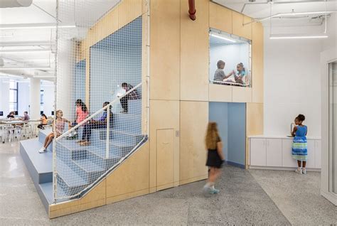 طراحی داخلی مدرسه با فضاهای رنگی این استارتاپ آموزشی در نیویورک