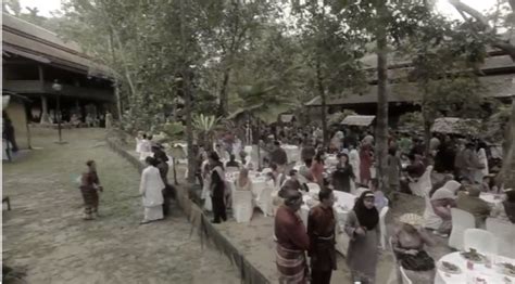So even if kesultanan melayu melaka didn't exist, there will still be a strong local tribe that controls the region.  Inspirasi  Video Majlis Perkahwinan Tema Kesultanan ...