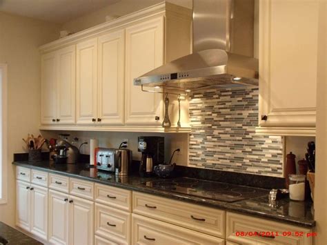 Kitchen cabinets take up a significant amount of your kitchen's visual space. The 4 Best White Paint Colours for Cabinets: Benjamin ...