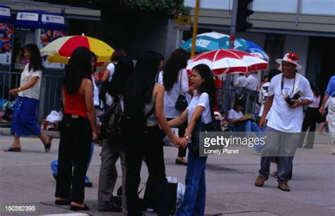 Filipino Maids Photos Et Images De Collection Getty Images