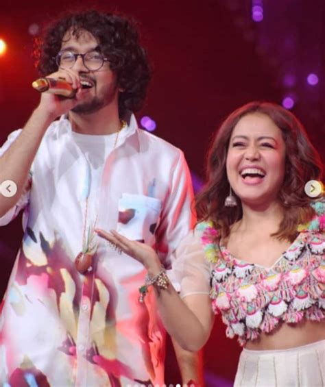 Indian Idol 12 Neha Kakkar Performs With Pawandeep Rajan Sayli Kamble And Others In Holi