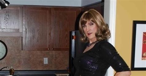 Beautiful Crossdressers Inviting To Come