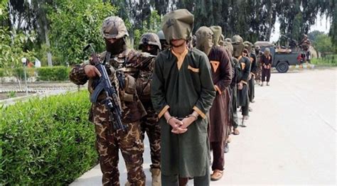 ۳۸۵ نفر از اعضای طالبان کشته و زخمی شدند. طالبان تفرج عن مجموعة من عناصر الأمن الأفغاني | موقع حيروت الإخباري