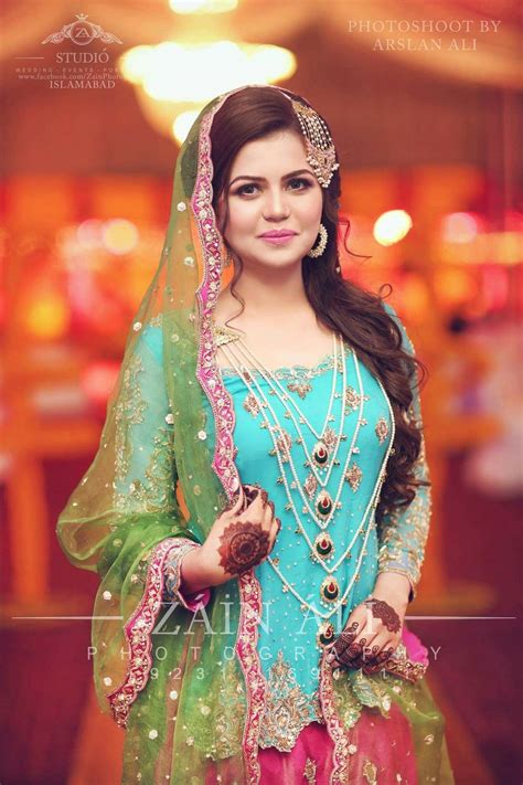 pin by 👑mar u j👑 on mehndi brides makeup hair bridal dresses pakistan pakistani bridal