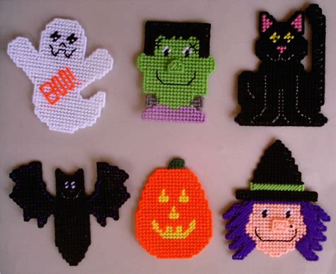 Stitching plastic canvas works best with yarn and is much easier to use when you have a pattern to follow. Free Plastic Canvas Magnet Patterns | Plastic Canvas ...