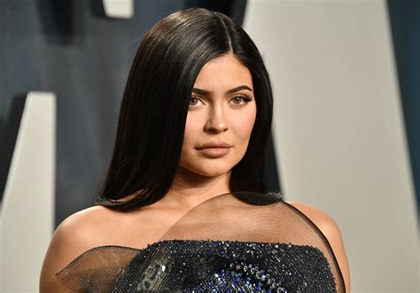 Kylie Jenner Kylie Jenner Stirs Up Pregnancy Rumors With New Photos
