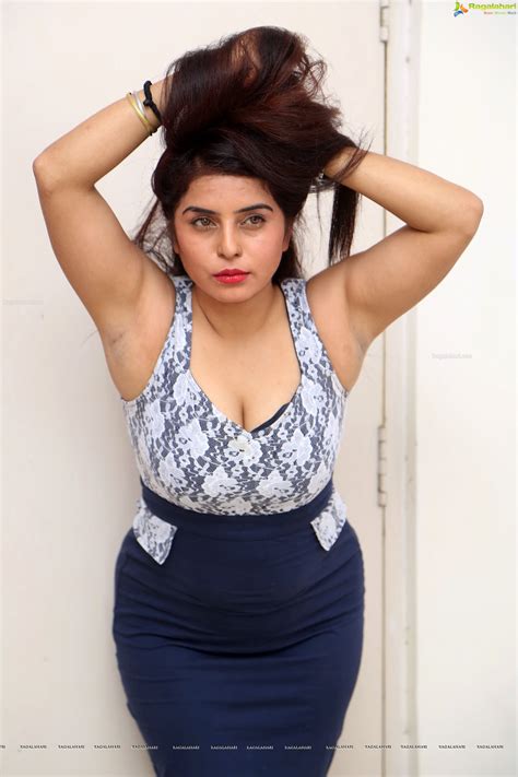 Sexy Armpit Hot Bollywood Actress
