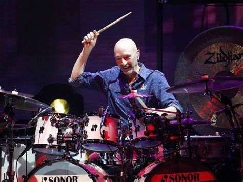 From childhood backyard cricket with mates and family, and net sessions with his dad that laid the foundations for his later success. Steve Smith - DRUMMERWORLD