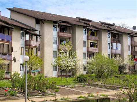 Zusätzlich bietet das unternehmen ein engagiertes sozialmanagement und innovative wohnangebote, wie zum beispiel wohngemeinschaften oder wohnungen mit inkludiertem apartment für pflegepersonal. Angebote für Senioren