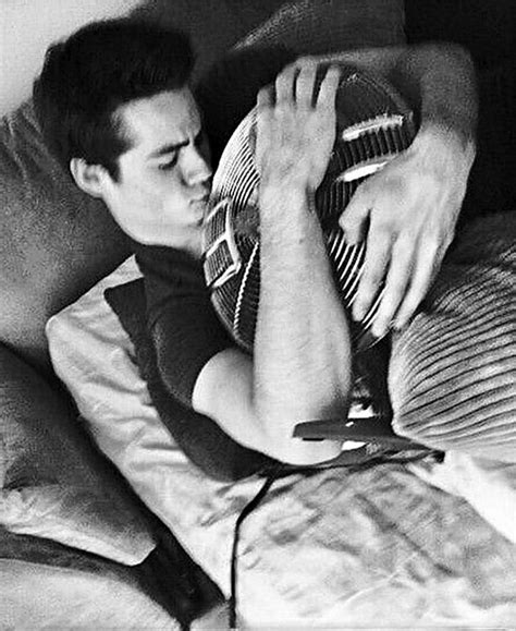 Dylan Obrien Kisses A Fan Dylan Obrien Dylan Obrian Dylan O