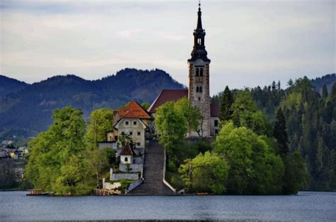 W 1991 roku słowenia odzyskała niepodległość. Zdjęcia: Bled, Bled, Zamek na wyspie , SłOWENIA