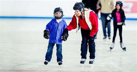 While the sport seems easy for people who have been doing it for long, it is not the same for beginners. 10 quick tips for teaching safe ice skating