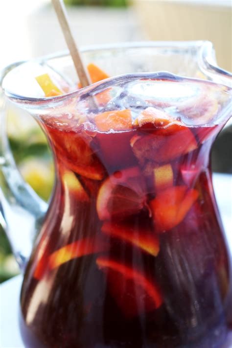 Anche i vini della categoria $ 10 rappresentano una perfetta miscela di sangria. Come fare la sangria - La Cucina Italiana
