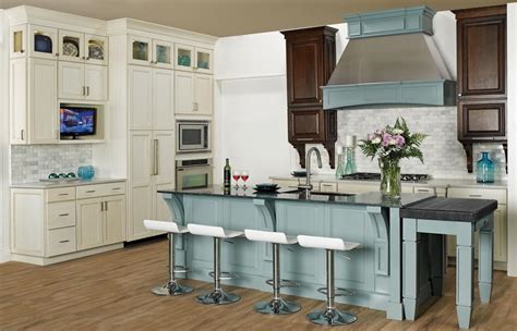 We also supply kitchens for new home builds. Wellborn Forest Kitchen Cabinetry - Kitchens by Savina