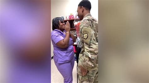 Humankind On Twitter This Mom Has The Best Reaction When Her Soldier