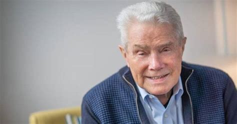 Luis palau is the author of con quien me casare? Luis Palau presents Easter message as he battles Cancer - Metro Voice News
