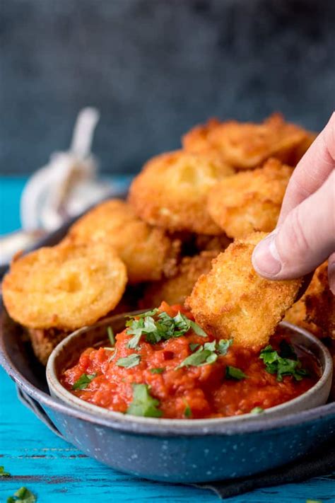 Crispy Fried Ravioli With Spicy Tomato Dip Easykitchen